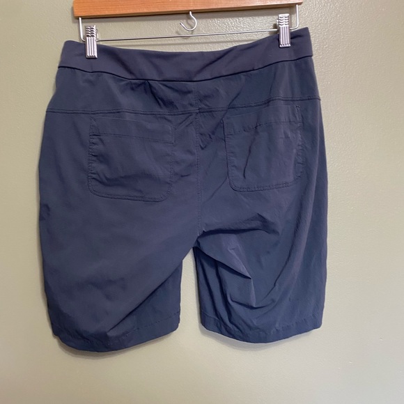 Athleta Bermuda‎ Shorts, Size 10 - Picture 2 of 5
